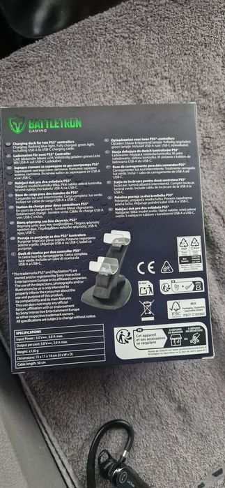 Vând dual charging dock PS 5