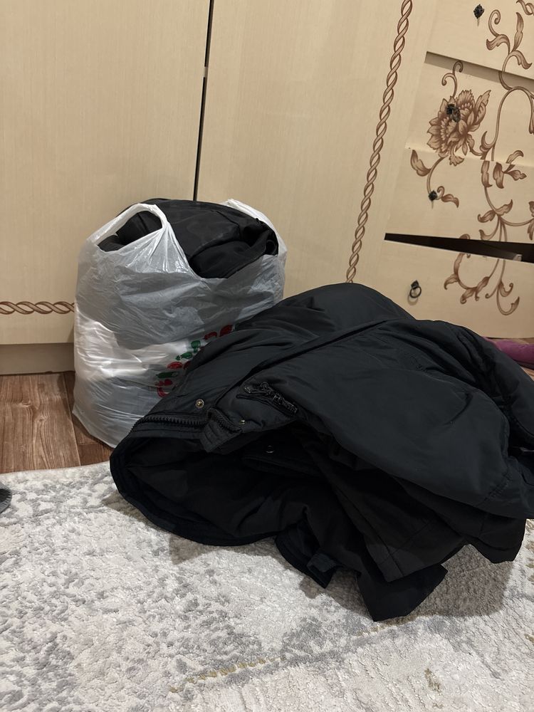 мұқтаж адамға кіимдер бар S размер