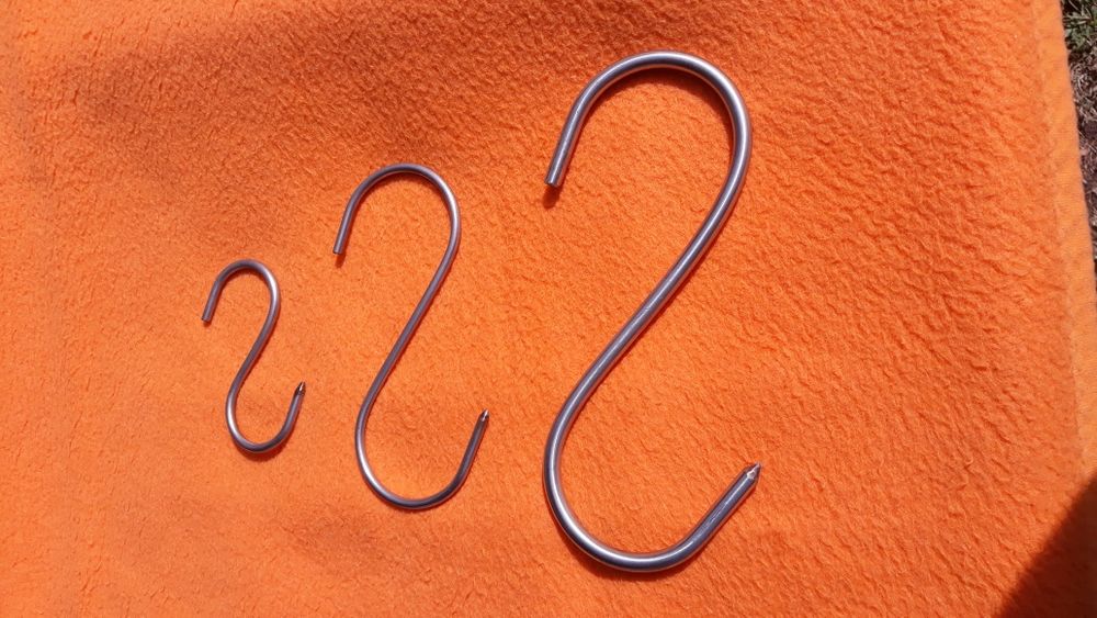 Carlige inox incepand de la 2,5 lei