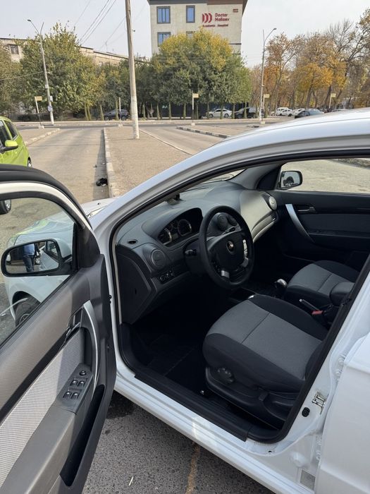 Neksa 3 avtomat Sotiladi