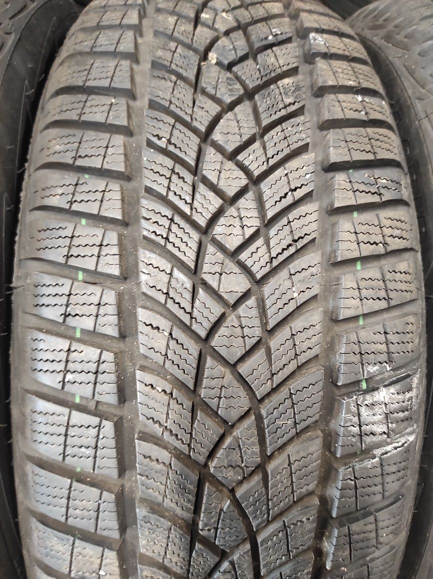 225 55 17 Goodyear 4бр.