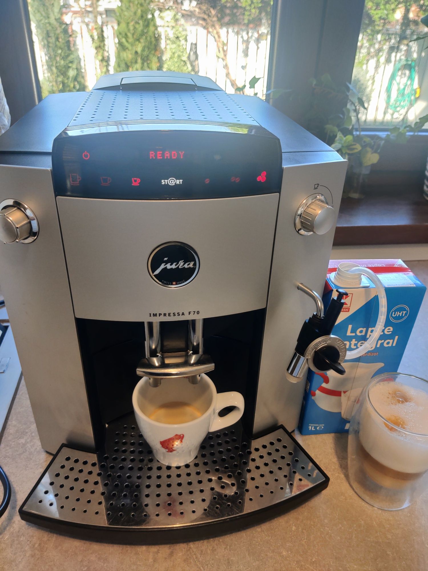 Espressor/espresor/Expresor Automat Jura F70 cu spumare lapte