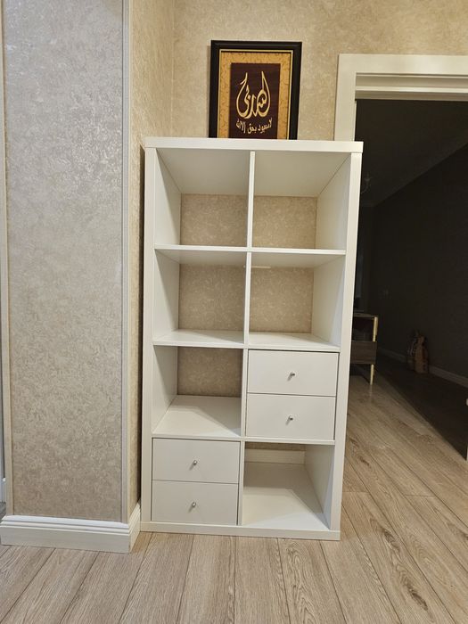 Продаётся напольный стеллаж.