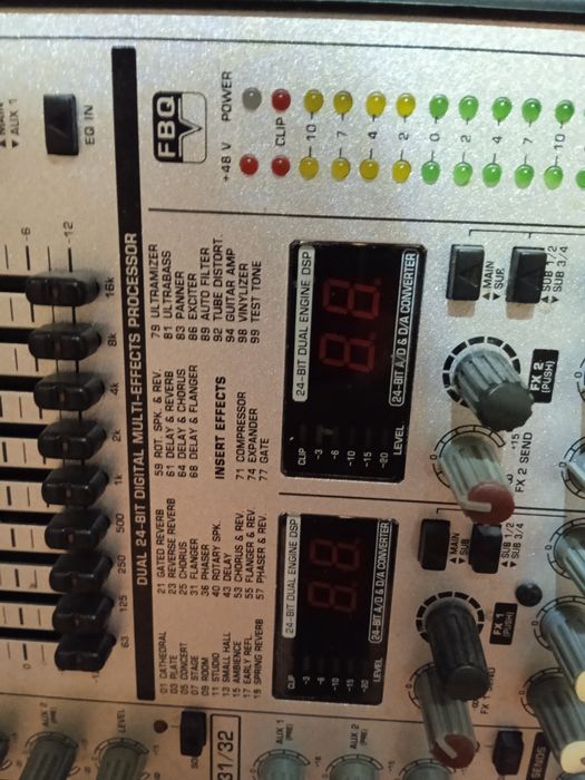 Mixer Beringer profesional 24 canale