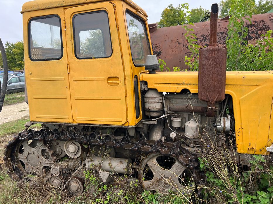 Продавам верижен трактор Т 60 ВН