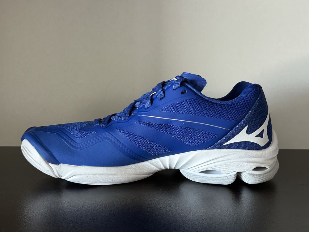 Mizuno Wave Lightning Z6 / 38номер 24см Стелка Нови без Кутия