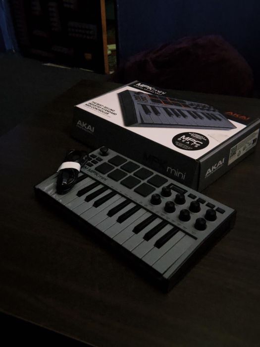 Продам клавиатура AKAI MPK Mini новый!