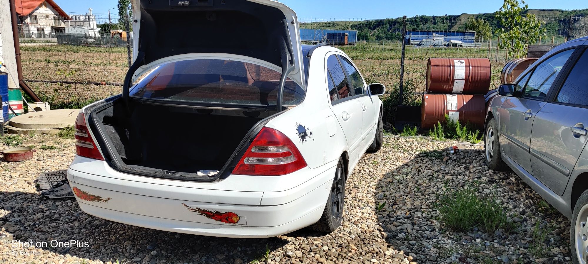 Vindem piese rezultate din dezmembrarea unui Mercedes  C-Class W203