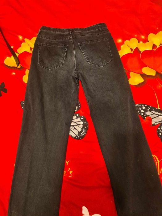 Blugi baggy modele diferite