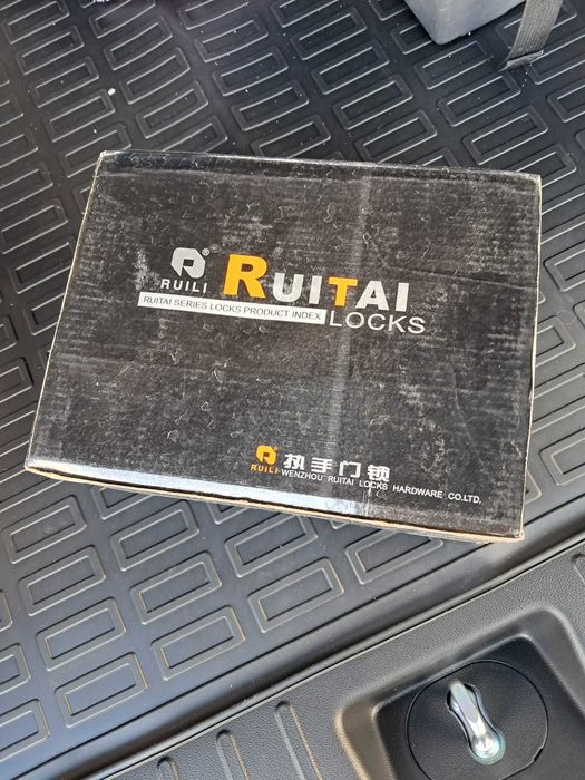 дверной замок с ручкой комплект