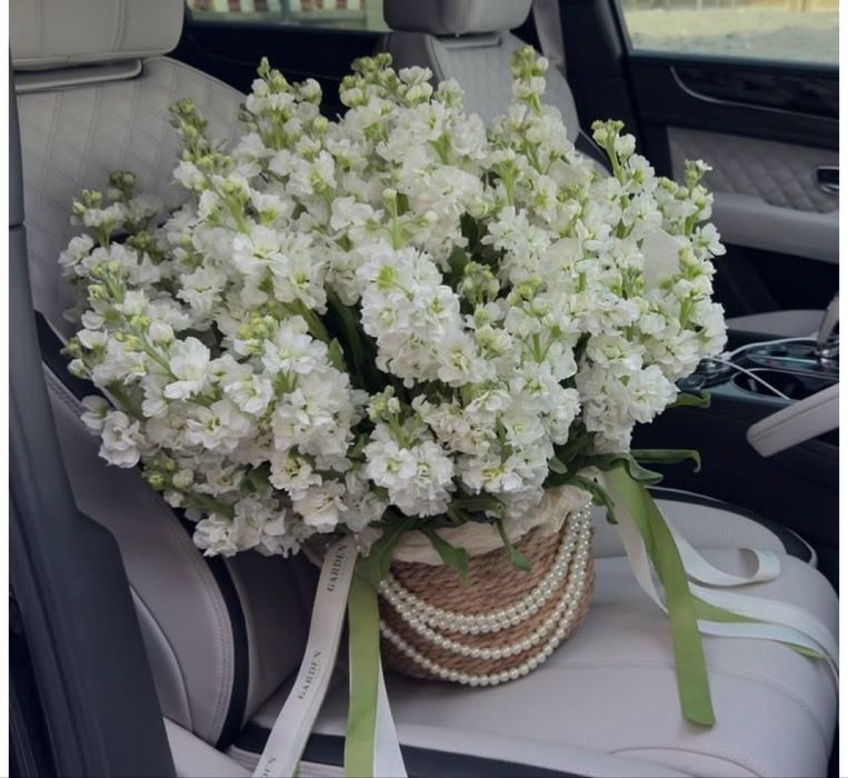 свежие цветы в кашпо