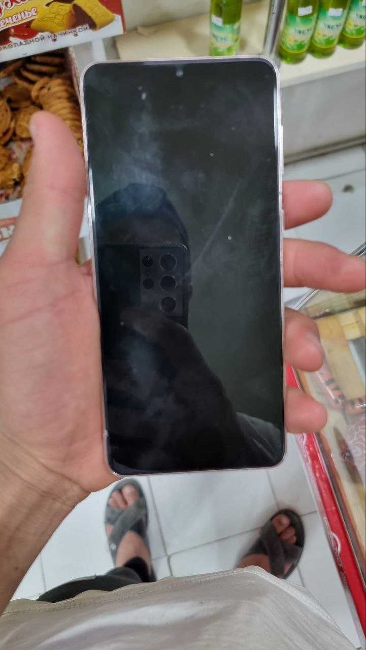 S21 plus 8/256 holati juda zor