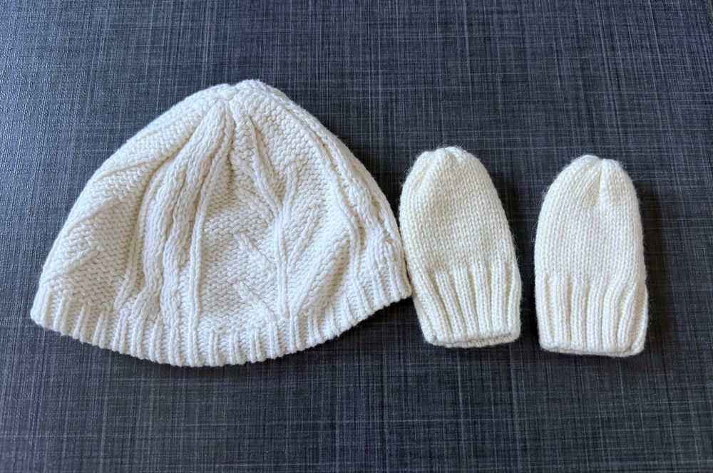 Set caciula si manusi 3-6 luni