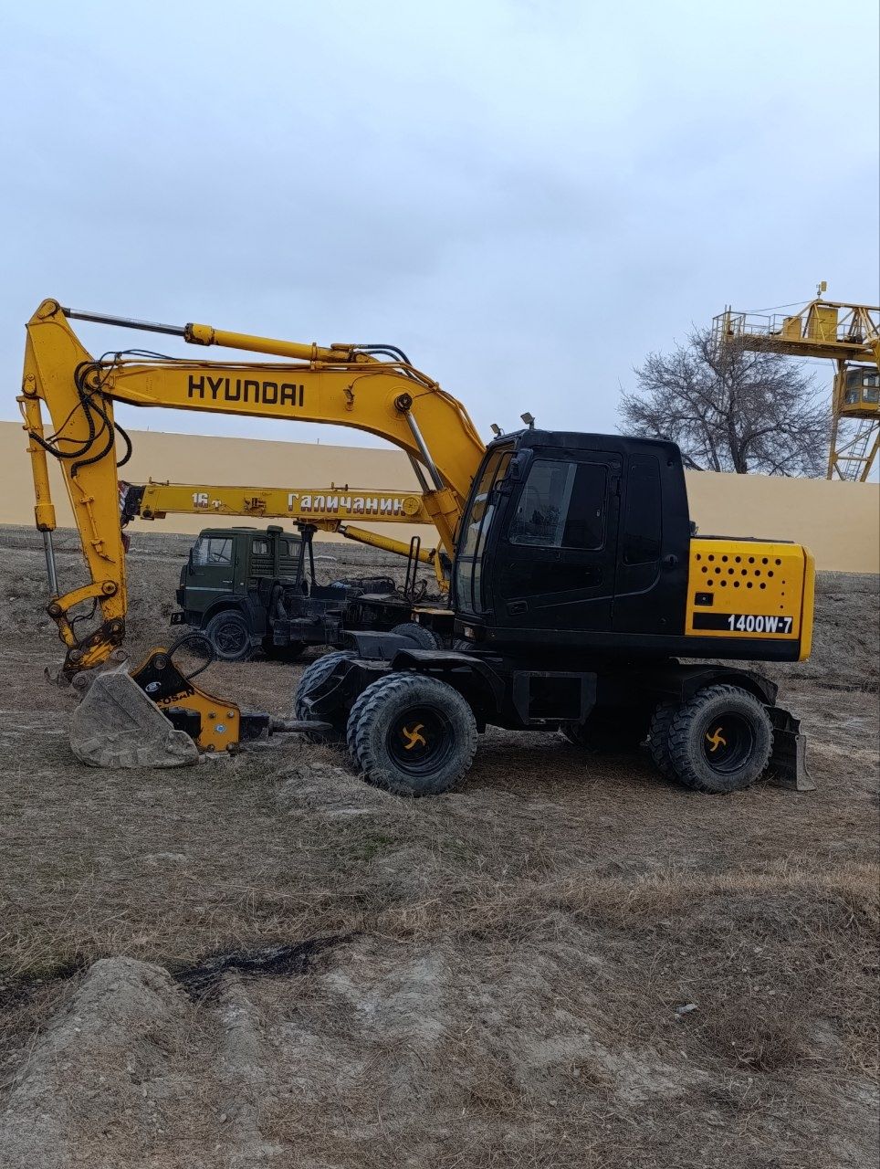 Ekskavator 1400 huyundal