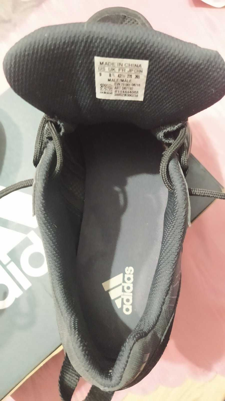 Маратонки Adidas Terrex номер 42 и 2/3 стелка 27 см.