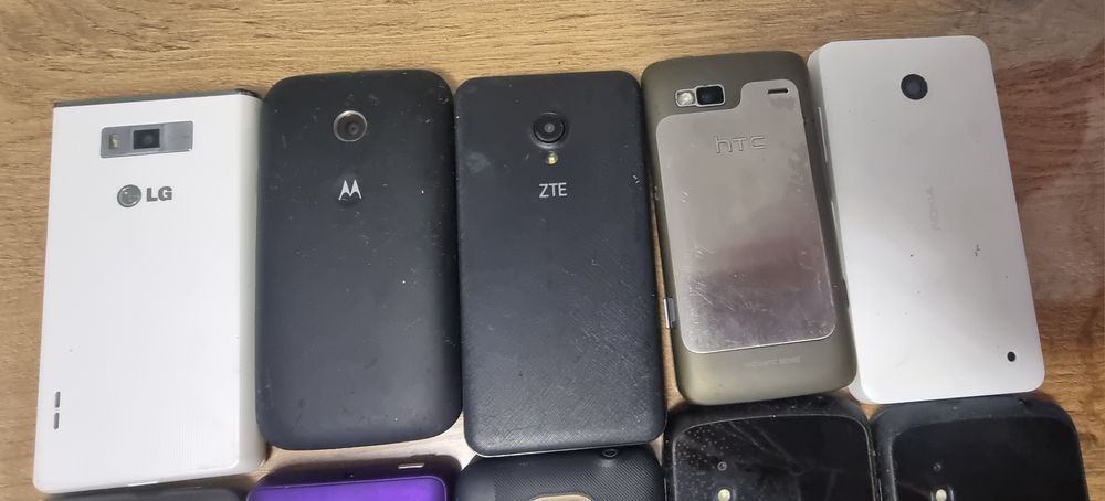 Различни видове смартфони за части