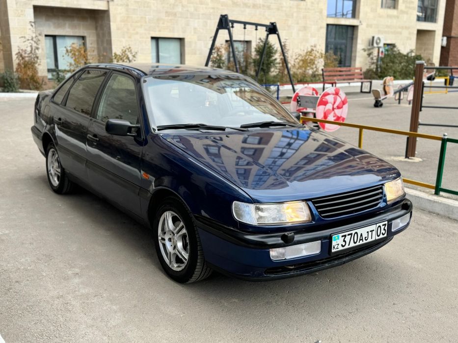 Volkswagen Passat 1995 г.