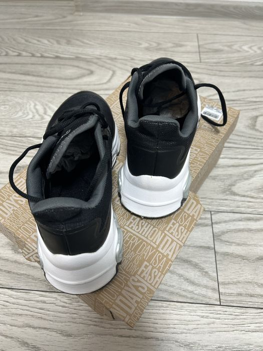 Adidas ! Purtati o singura data