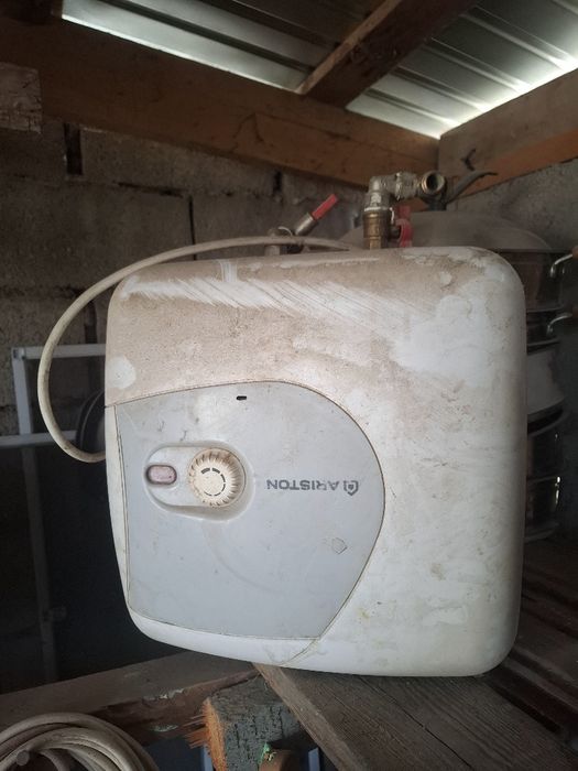 Продаю Аристон 30литр б.у