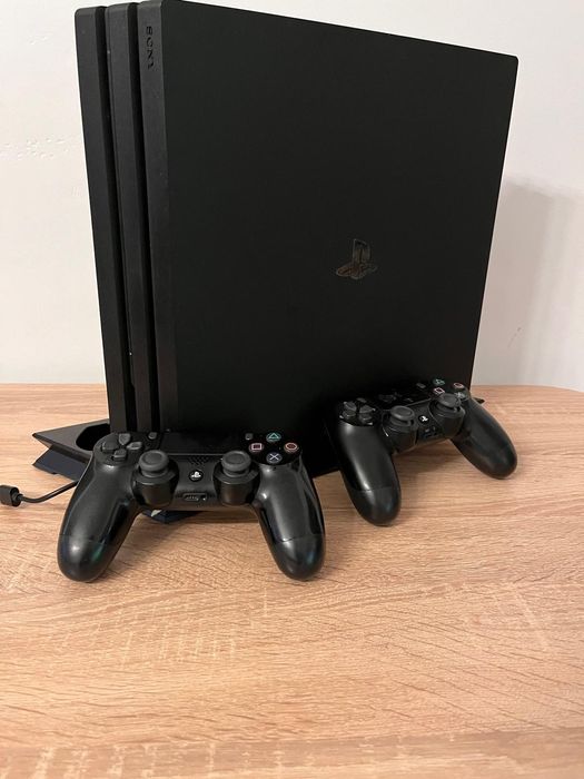 PlayStation 4 pro!! Impecabil !!!