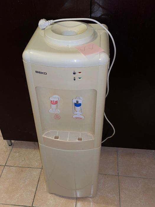 Кулер для воды, диспенсер