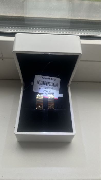 Продам золотые серьги