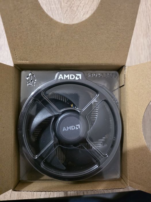 Cooler procesor AMD Wraith NOU (cu pasta termoconductoare)