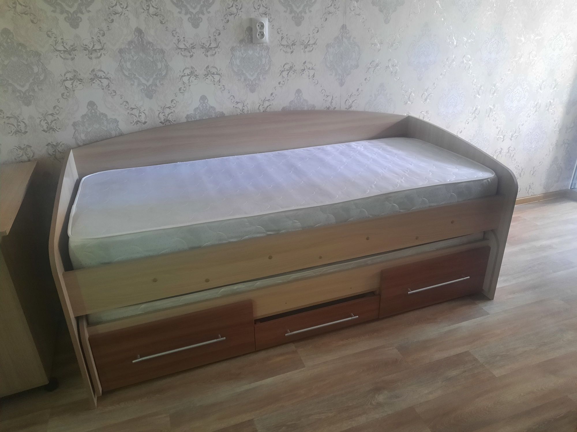 Продам двухъярусную кровать