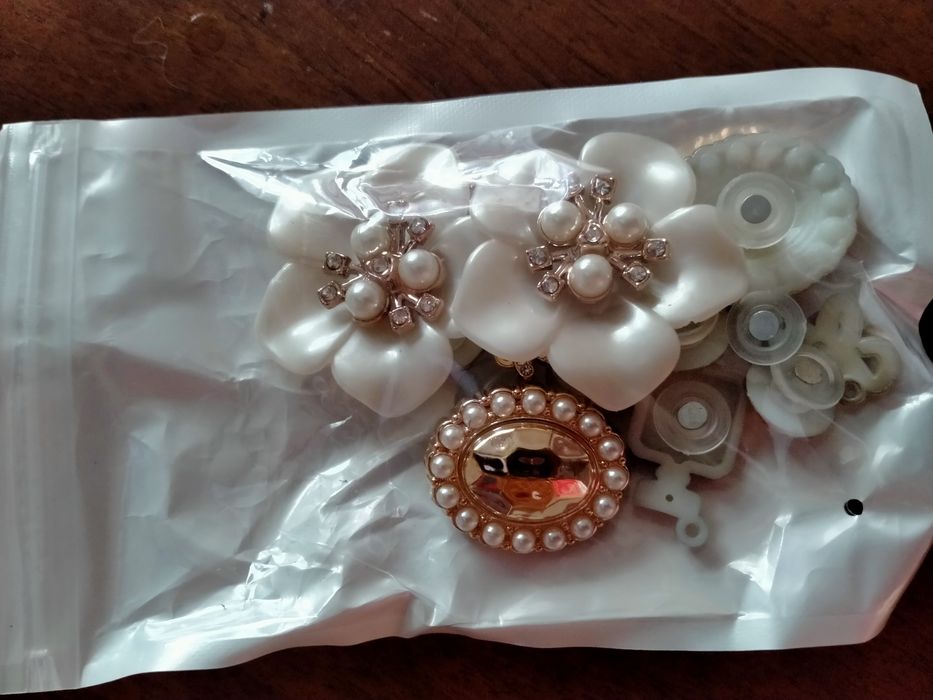 Украшения для кроксов.