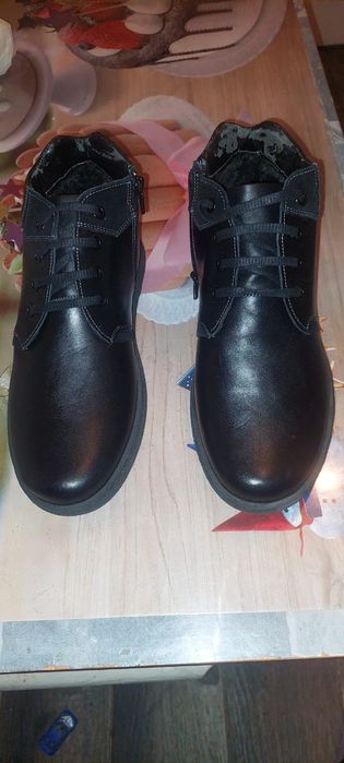 Ghete de piele negre