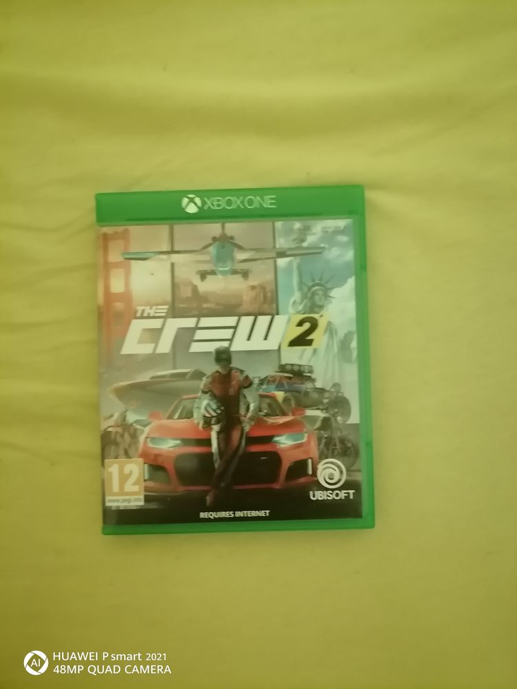 Продавам игра за xbox one the crew 2