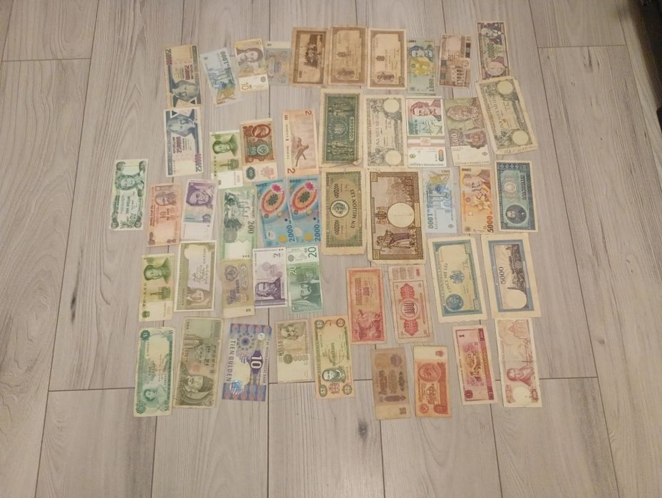 Vând bagnote vechi din Romania și alte țări . De colecție