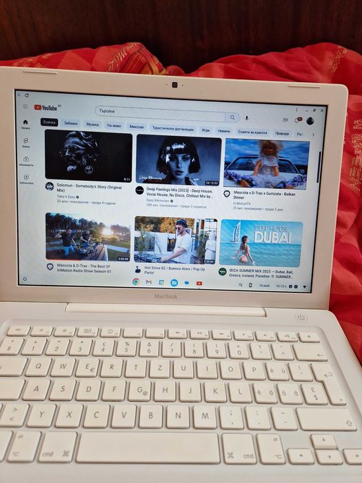 Лаптоп Apple Macbook + зарядно