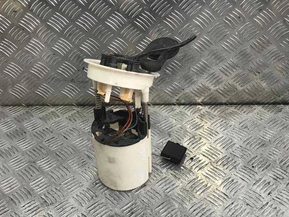 Бензинова помпа BMW E90 318i 2005г.