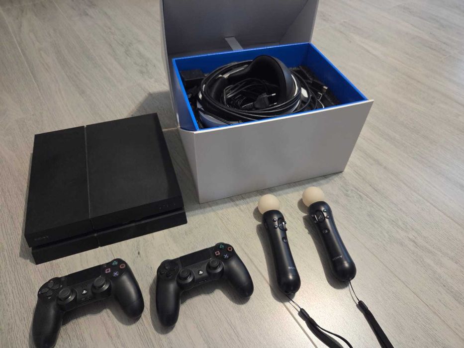 Vand PS4 2 controlere si kit VR1