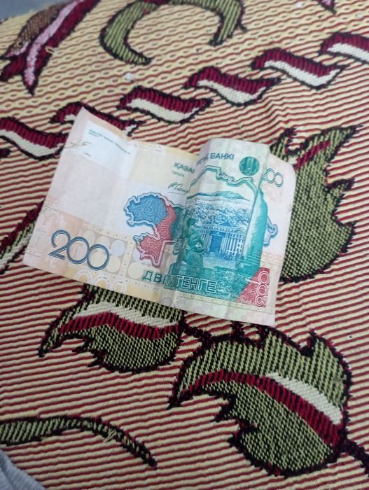 200 тенге Бумажные. Город Кокшетау. Срочно