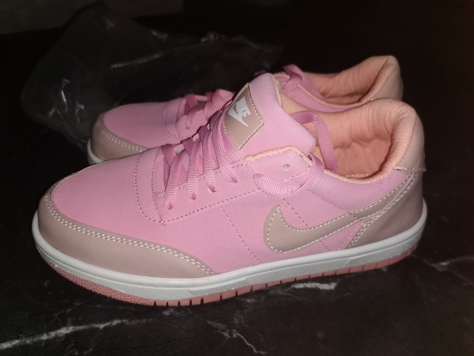 De vânzare adidași dama noi Nike