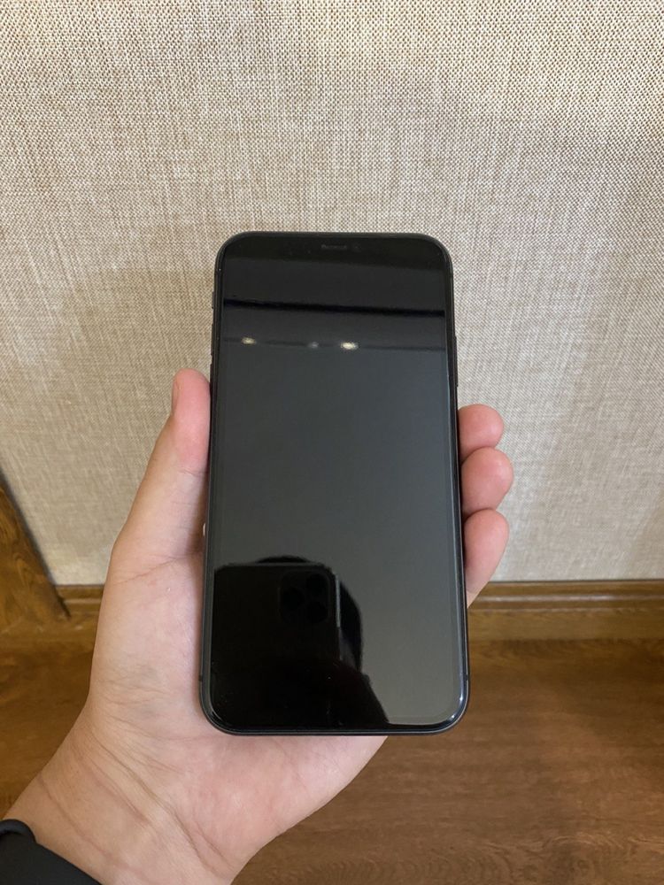 iPhone 11 Black (64 GB)