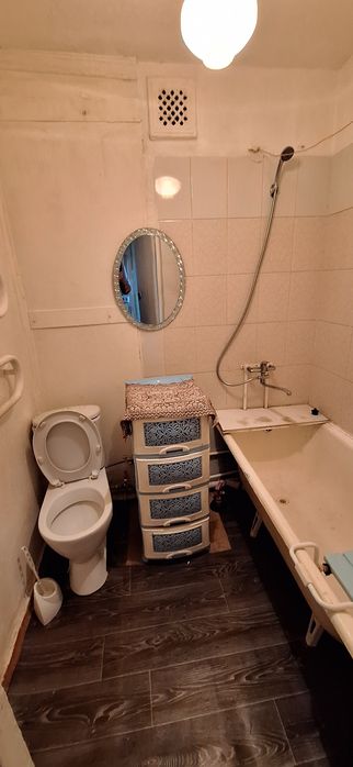 Продам 1 комн., 13 мкр., 4 этаж неугловая.