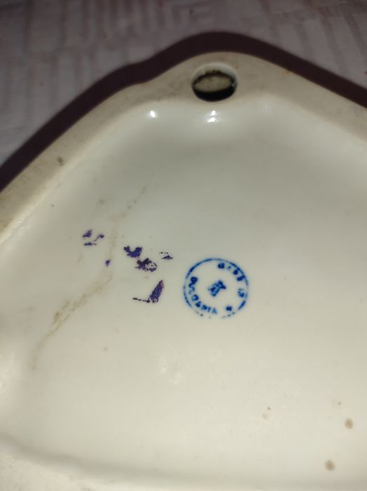 Порцеланов пепелник 12-16-3,5 см.