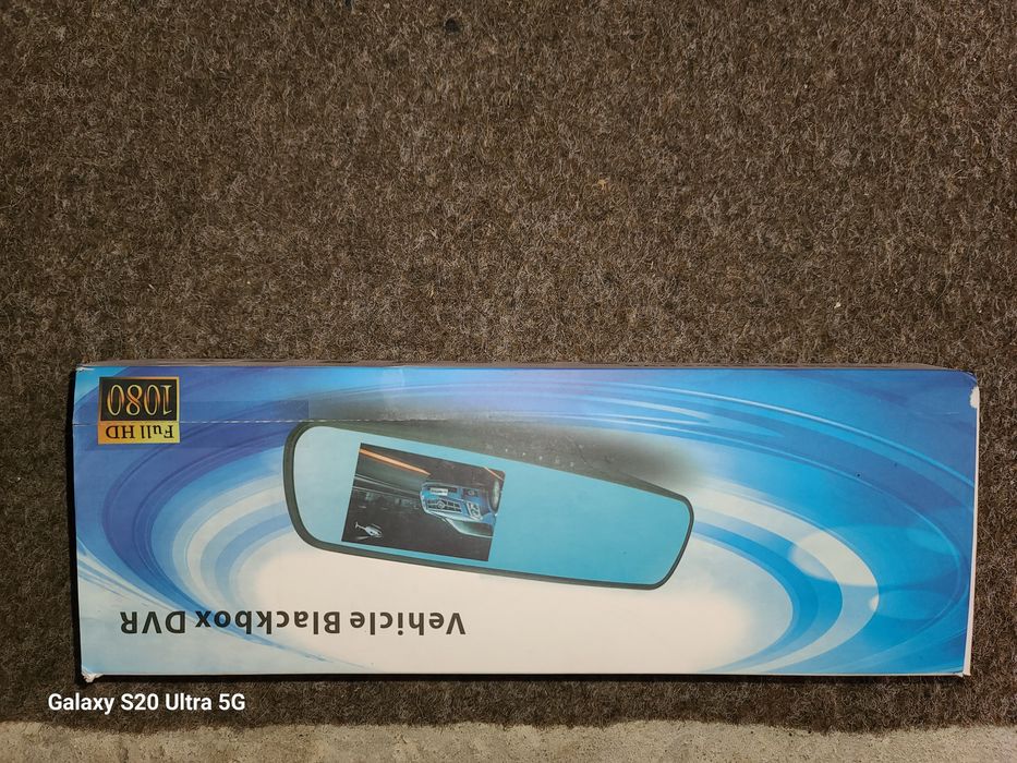 Suport de număr cu camera de luat vederi si oglinda cu  camera de luat