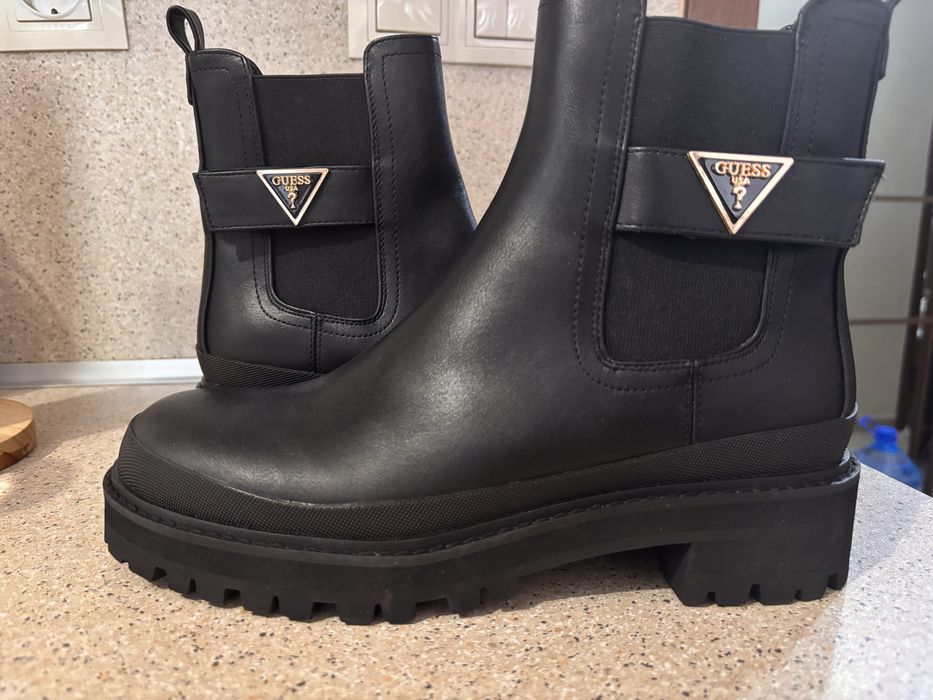 Оригинални Боти Guess