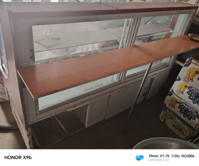 Muzlatgich uzunligi 2metr eniga 1.5metr 1oy garantiyasi