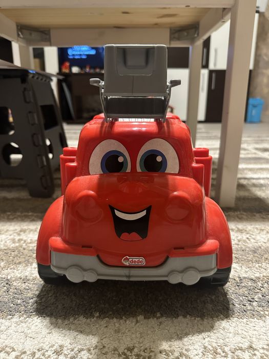 Masina de pompieri cu scara, in stare buna