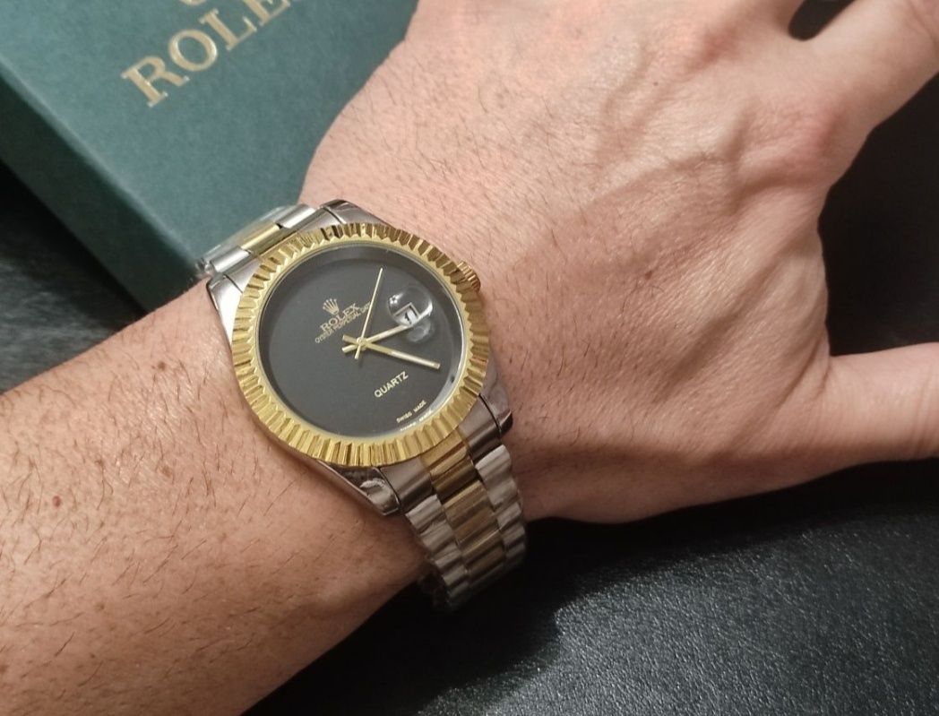 ROLEX Oyster Perpetual Date / Часовник / Swiss