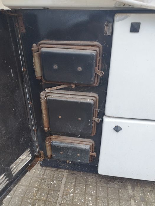 Готварска печка на твърдо гориво