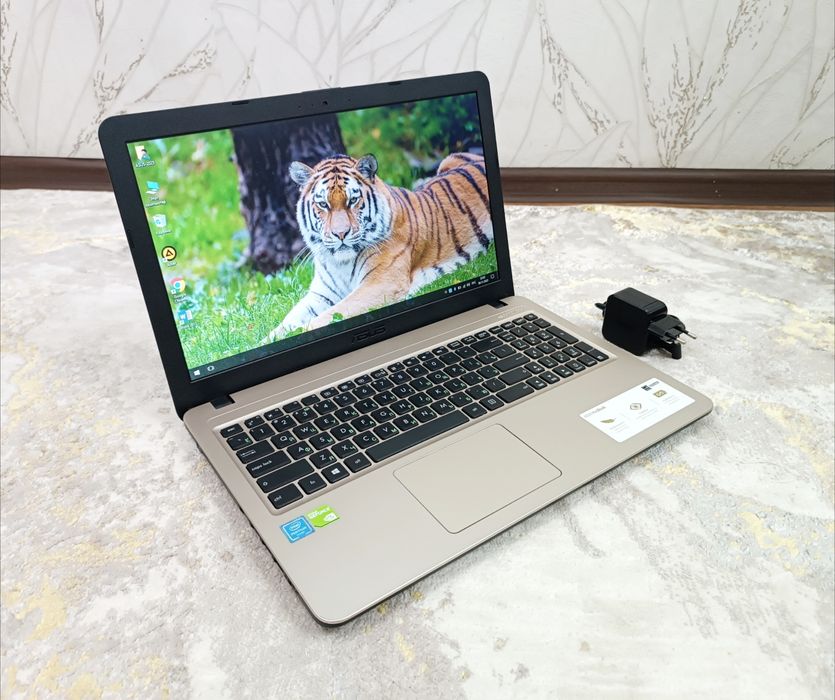 Ноутбук ASUS VivoBook 1000гб.