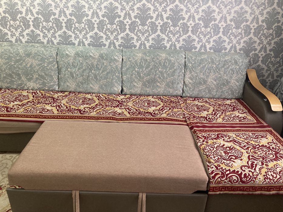 Угловой диван в гостинную