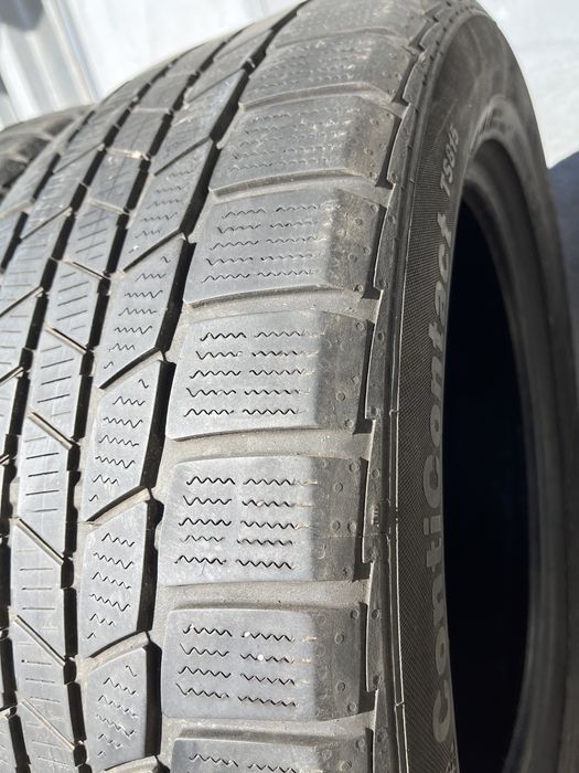 2 бр.  зимни гуми 235/55/18 Continental DOT 4118 5 mm