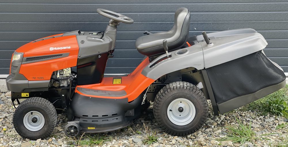 Tractoraș tuns iarba/gazon Husqvarna TC 138 2020 450cc Recent adus !